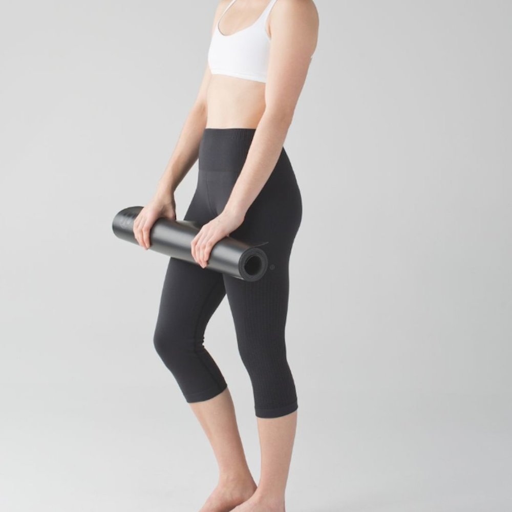 High Waisted Flow & Go Compression Leggings - image 5